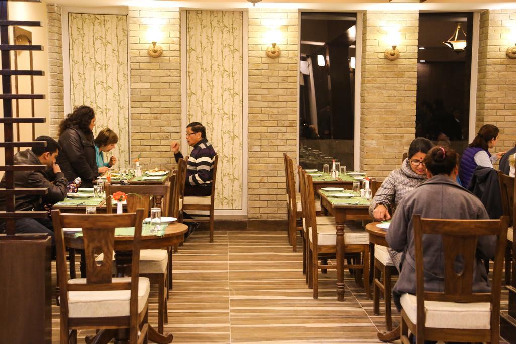 Da Yatra Courtyard Hotel Pokhara Exterior photo
