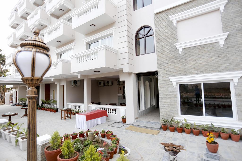 Da Yatra Courtyard Hotel Pokhara Exterior photo