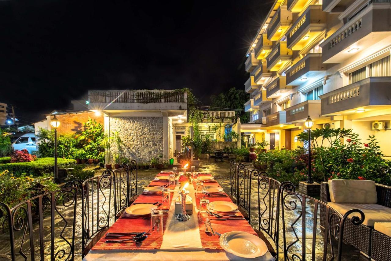Da Yatra Courtyard Hotel Pokhara Exterior photo