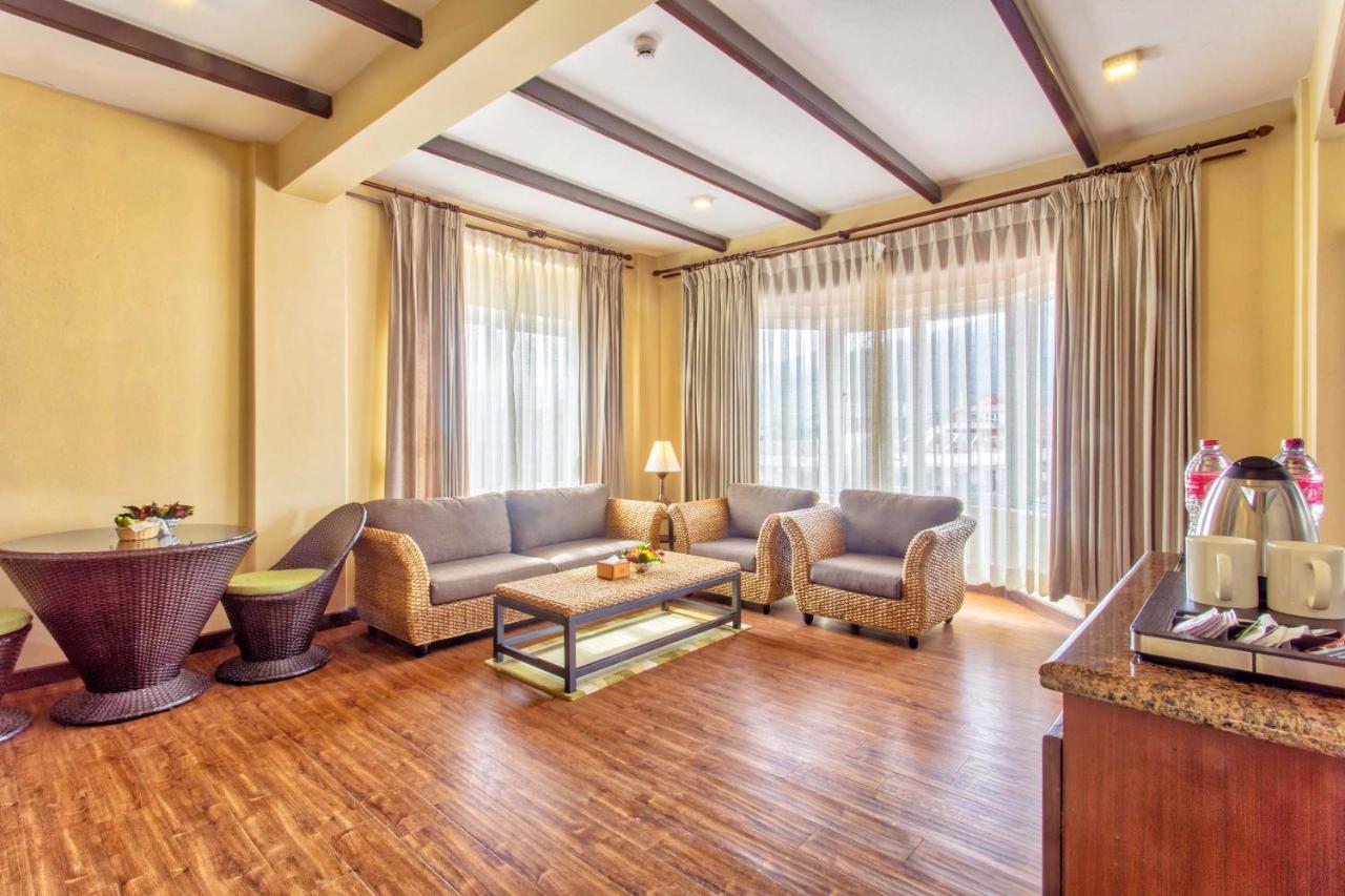 Da Yatra Courtyard Hotel Pokhara Exterior photo